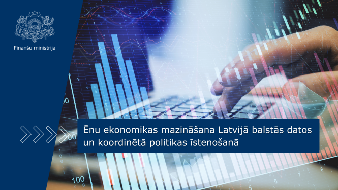 Attēlā fonā redzami dators, grafiki un datu stabiņi; priekšplānā cilvēka roka, kas strādā uz datora klaviatūras, uz attēla ir teksts un ministrijas ģerbonis