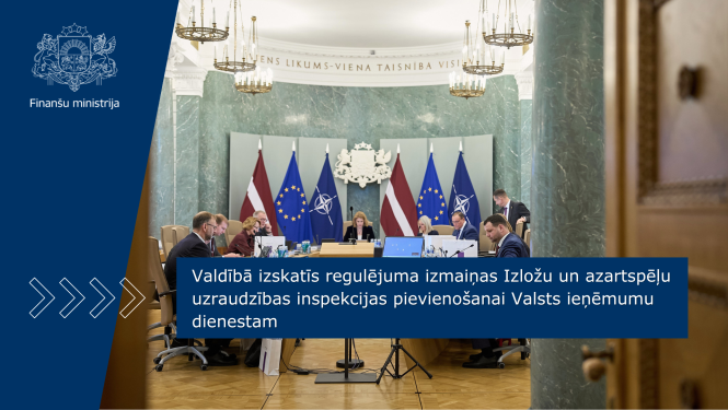 Latvijas valdības sēžu zāle ar ministriem pie galda; fonā redzami Latvijas, Eiropas Savienības un NATO karogi, uz attēla ir teksts