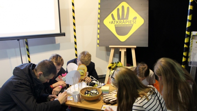 Atkrāpies kustība piedalās uzņēmējdarbības iedvesmas konferencē