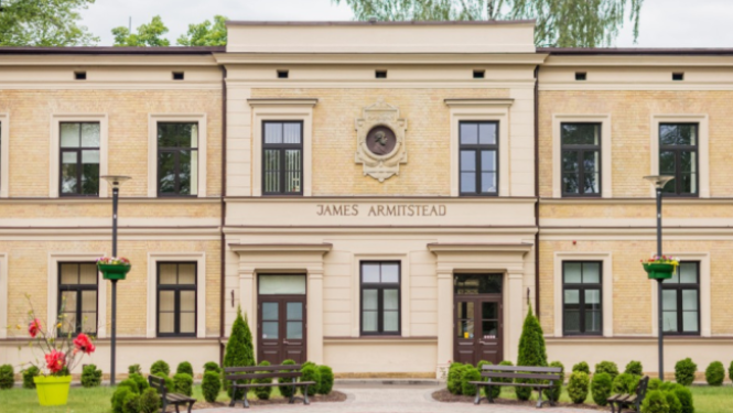 Bērnu klīniskās universitātes slimnīcas administrācijas ēka.