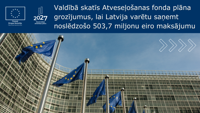 Eiropas Komisijas ēka un Eiropas Savienības karogi plīvo