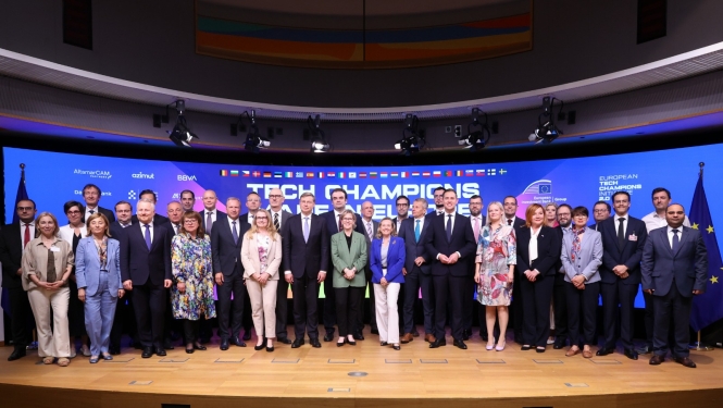 Eiropas Savienības dalībvalstu pārstāvji kopīgā grupas foto pēc Eiropas tehnoloģiju līderu iniciatīvas (ETCI 2.0) atklāšanas ECOFIN sanāksmes laikā.