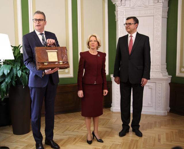 Finanšu ministrs Jānis Reirs iesniedz Saeimā 2020.gada budžeta likumprojektu