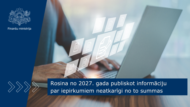 Cilvēks strādā ar klēpjdatoru, uz kura attēloti digitālu dokumentu simboli.