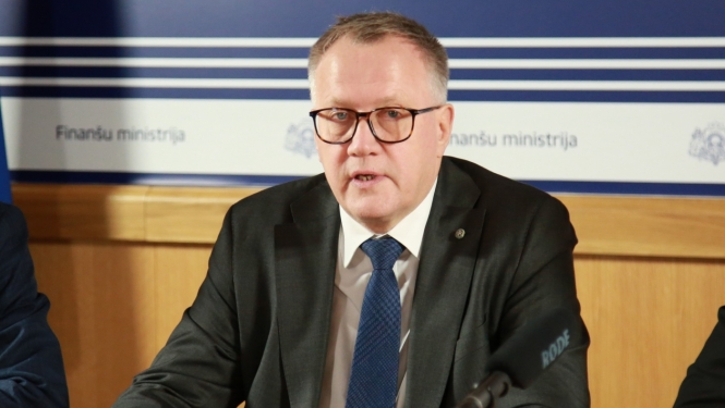 finanšu ministrs Arvils Ašeradens