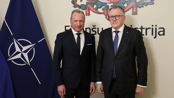Finanšu ministrs tiekas ar Luksemburgas finanšu ministru Žilu Rotu