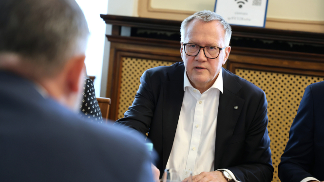 Finanšu ministrs Arvils Ašeradens 