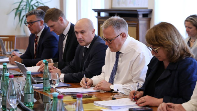 Finanšu ministrs un atildīgie par ES fondiem