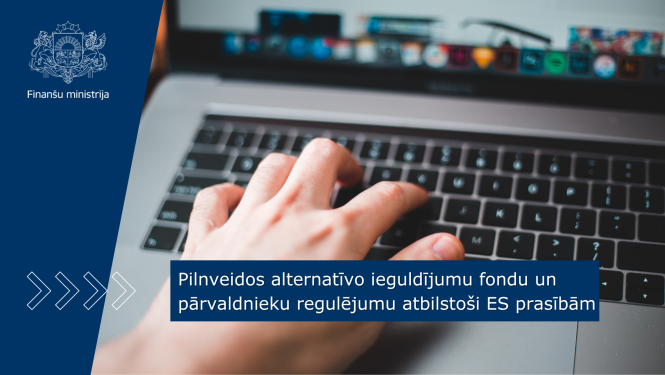 Attēlota datora klaviatūra ar roku, kas raksta. 