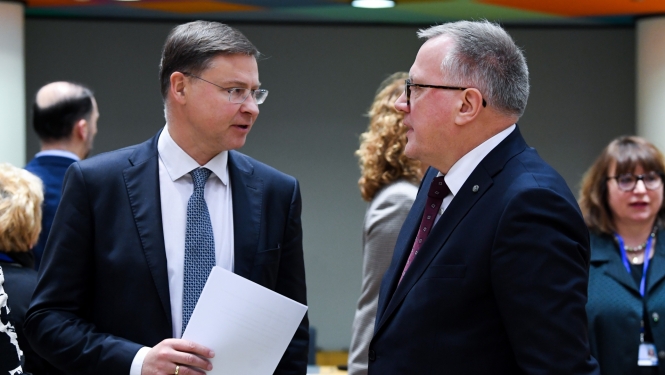 Valdis Dombrovskis un Arvils Ašeradens ECOFIN sanāksmē