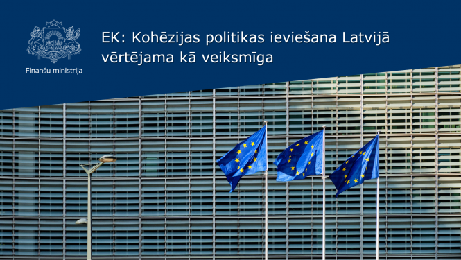 EK: Kohēzijas politikas ieviešana Latvijā vērtējama kā veiksmīga. Trīs ES karogi masties uz ēkas fona
