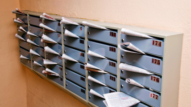 pastkastītes ar preses izdevumiem