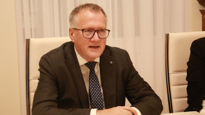 finanšu ministrs Arvils Ašeradens