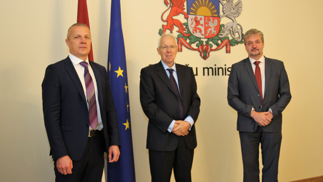 Valsts kases pārvaldnieka  Kaspara Āboliņa un FM parlamentārā sekretāra Ata Zakatistova tikšanās ar Eiropas Padomes Attīstības bankas (EPAB) prezidentu Rolfu Venzelu (Rolf Wenzel)