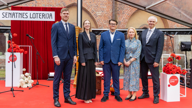 Rīgas Doma dārzā svinīgi atklāta VAS “Latvijas Loto” organizētā Senatnes loterija ar sabiedriskā labuma mērķi – rast finansējumu Doma baznīcas un klostera ansambļa saglabāšanai.
