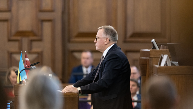 finanšu ministrs Saeimā