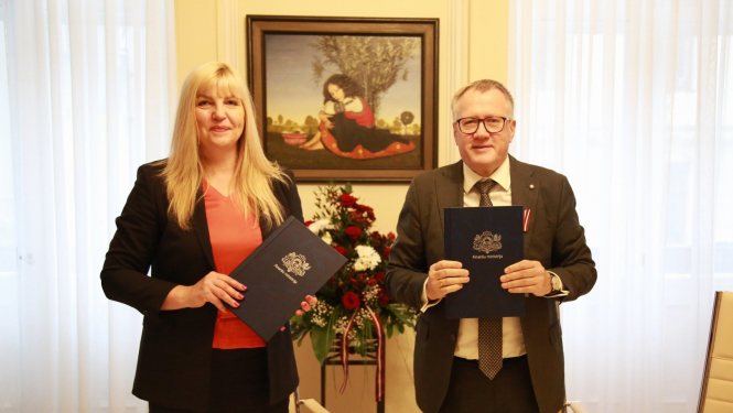 LZRA valdes priekšsēdētāja Lolita Čapkeviča un finanšu ministrs Arvils Ašeradens