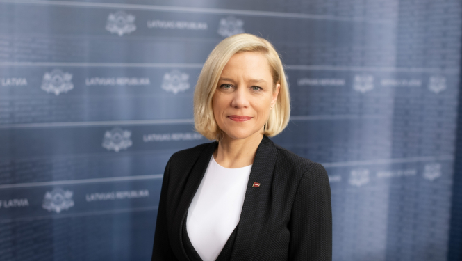 Sievietes portrets līdz viduklim