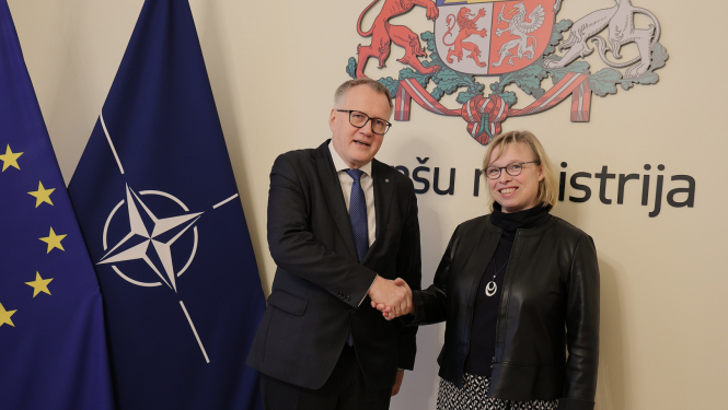 finanšu ministrs Arvils Ašeradens un Vācijas vēstniece Latvijā