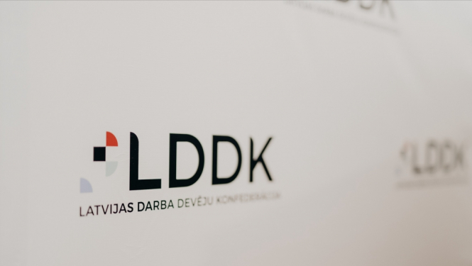 Latvijas Darba devēju konfederācijas logo uz balta fona