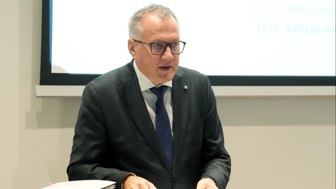 finanšu ministrs Arvils Ašeradens