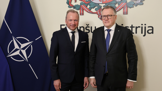 Finanšu ministrs tiekas ar Luksemburgas finanšu ministru Žilu Rotu