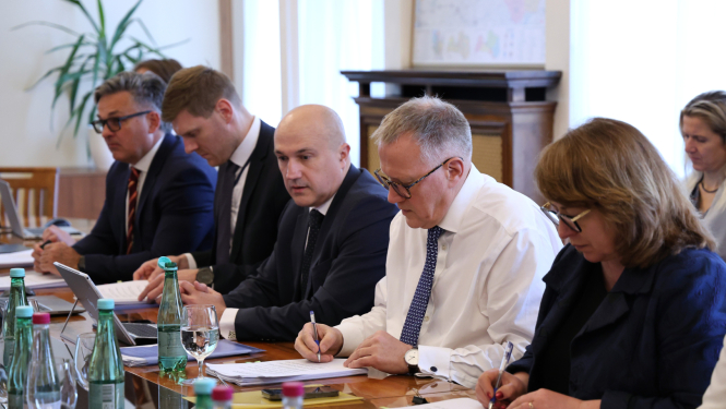 Finanšu ministrs un atildīgie par ES fondiem