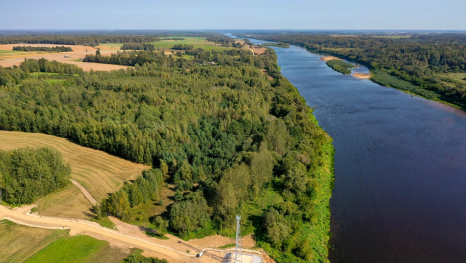 Dabasskats ar Daugavu Latvijas un Baltkrievijas robežvietā