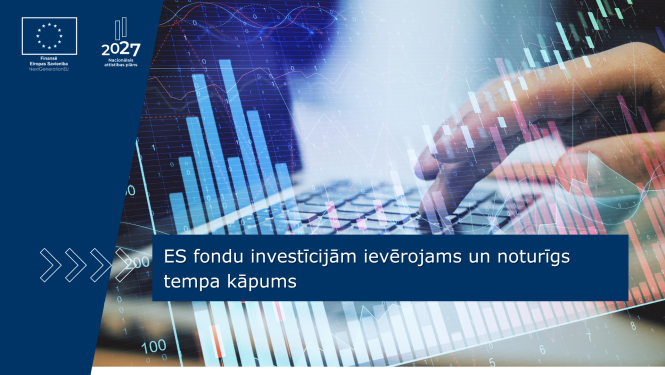 Klaviatūra un roka, kas raksta