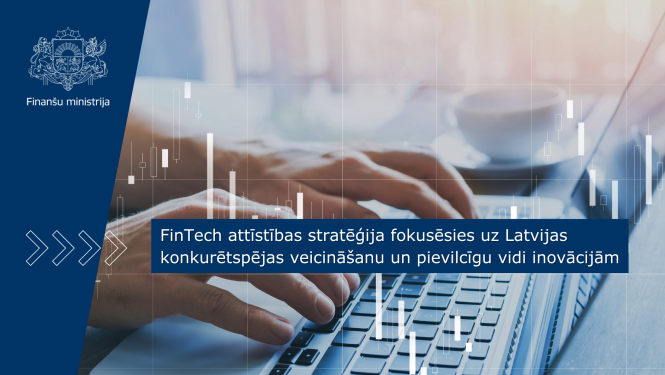 Attēlā redzamas cilvēka rokas tuvplānā, strādājot pie portatīvā datora, uz attēla ir teksts "FinTech attīstības stratēģija fokusēsies uz Latvijas konkurētspējas veicināšanu un pievilcīgu vidi inovācijām"