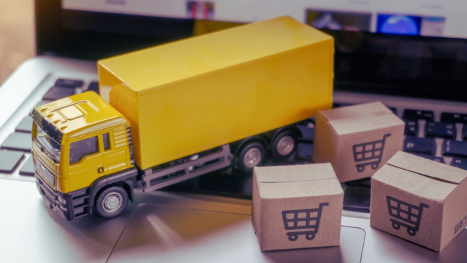 ilustratīvs attēls ar dzeltenu automašīnu