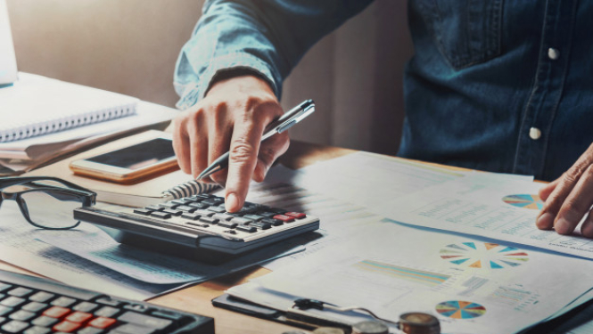 Aprēķinu tabulas, grafiki un ar roku veikti kalkulatora aprēķini