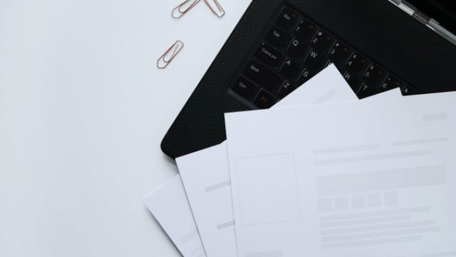 dokumenti uz portatīvā datora