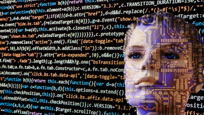 Ilustratīvs attēls programmēšanas koda simboli un sieviete robots