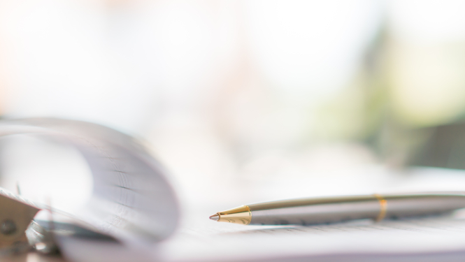 Pildspalva uz dokumentiem