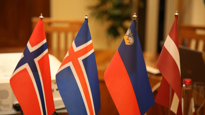 EEZ/Norvēģijas karogi