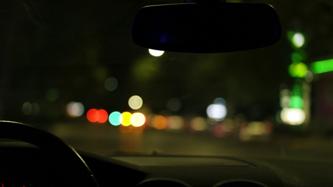 Automašīnas salons un skats pa priekšējo logu