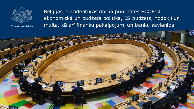 Pie ovālajiem galdiem sēž daudz cilvēku