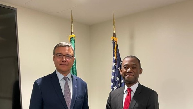 Finanšu ministrs Jānis Reirs un ASV finanšu ministres vietnieks Vallijs Adejemo (