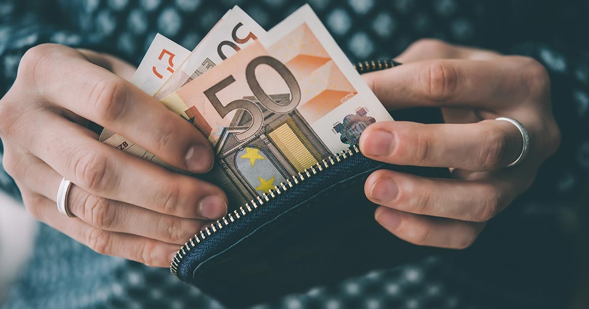Naudasmaks un 50 eiro banknotes