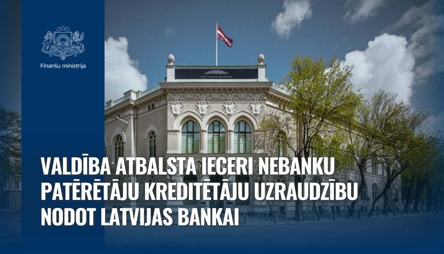 Latvijas Bankas ēka ar Latvijas karogu uz juma, kreisajā pusē zila josla ar Finanšu ministrijas ģerboni un tekstu