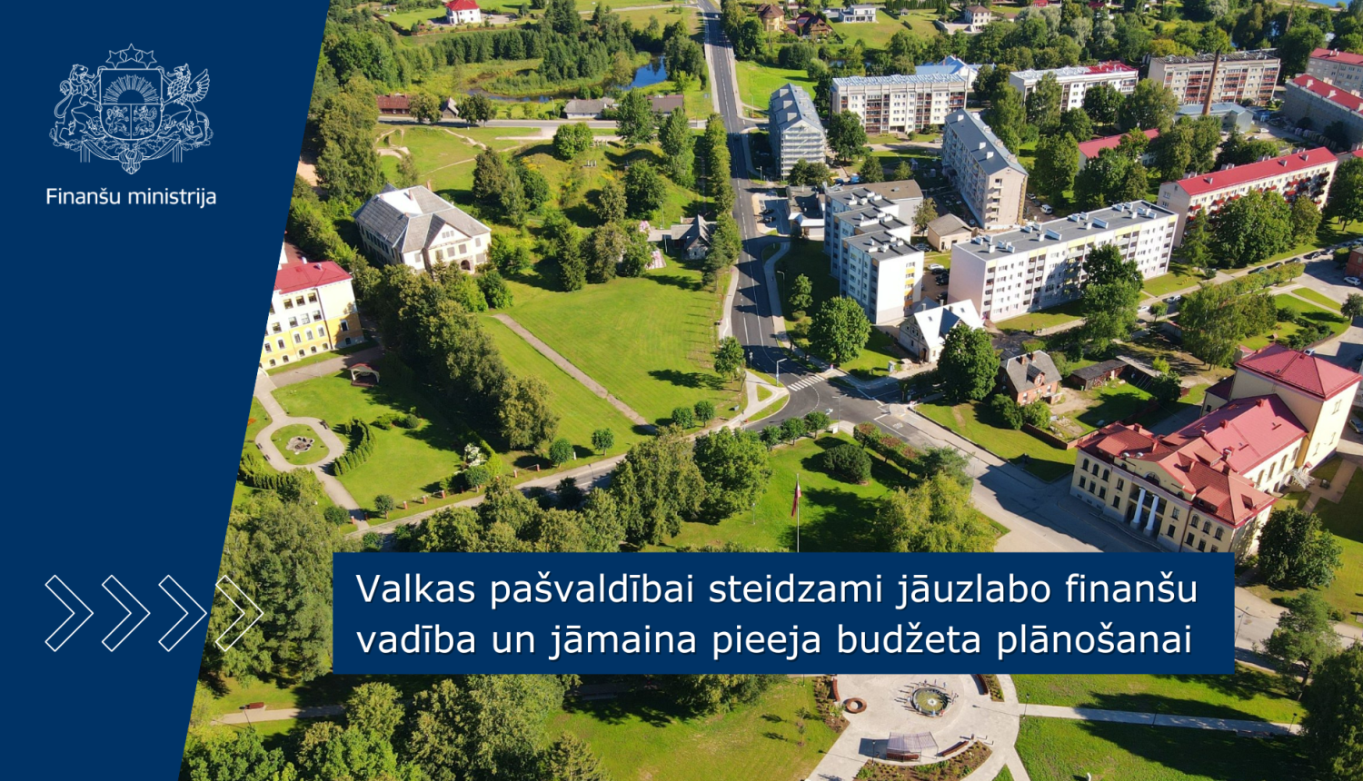 Attēlā redzams Valkas pilsētas skats no gaisa