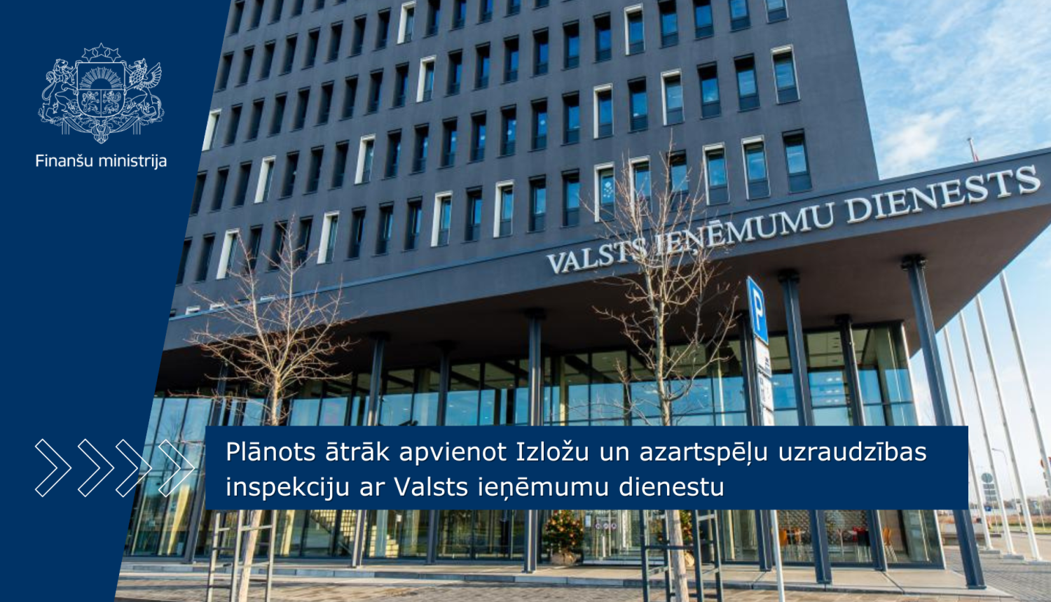 Attēlā redzama ēka ar daudz logiem, tajā atrodas Valsts ieņēmumu dienests, ēkas priekšplānā koki bez lapām