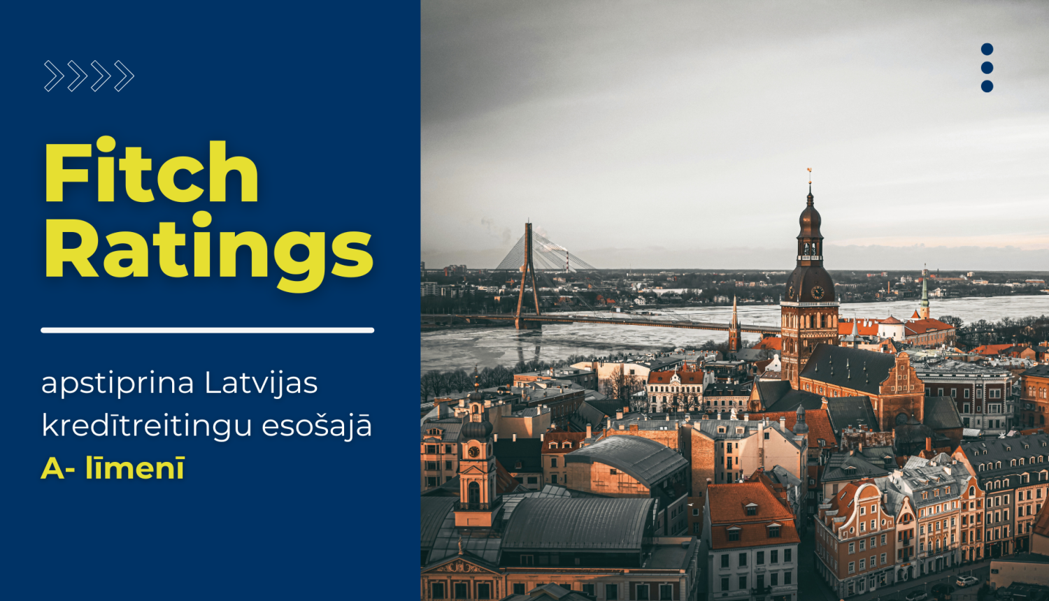 Rīgas panorāma ar Doma baznīcu un Vanšu tiltu, līdzās attēlam uz zila fona ir teksts - Fitch Ratings apstiprina Latvijas kredītreitingu esošajā A- līmenī